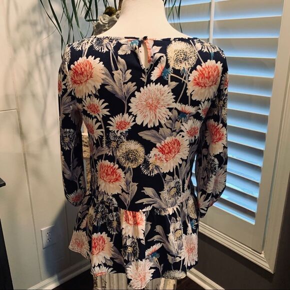 Floral Detail Top by LC Lauren Conrad size Small - Picture 3 of 8